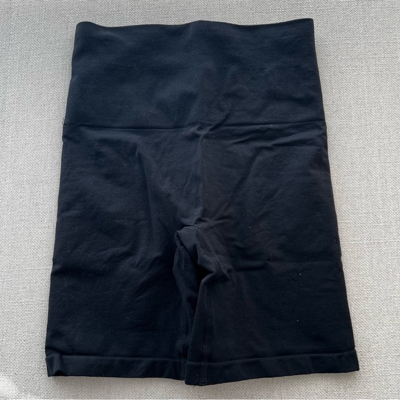 YITTY Lizzo Nearly Naked Shaping Ultra High Waist Booty Lift Short - Picture 10 of 10